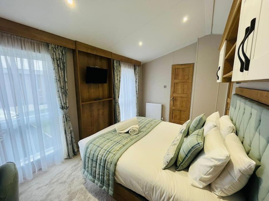 Country Cabin With Hot Tub Γιορκ Εξωτερικό φωτογραφία